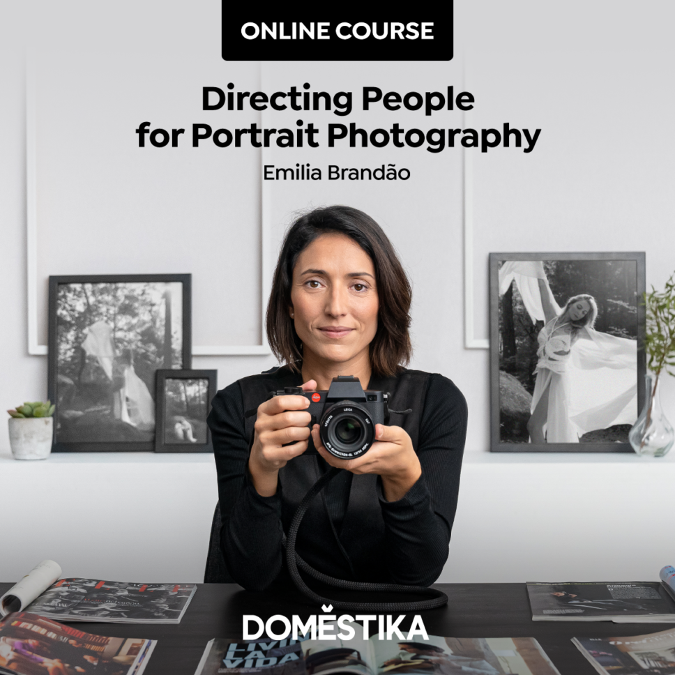 Emilia Brandão holding a Leica camera for her Domestika online course Directing People for Portrait Photography.