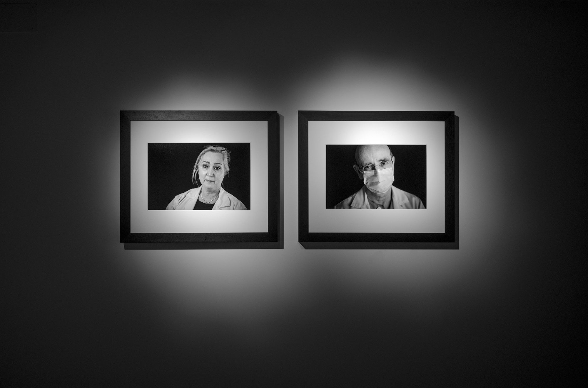 black-and-white portraits of healthcare professionals in Emilia Brandão Carneiro’s El Tiempo de Cura exhibition at Leica Gallery Madrid